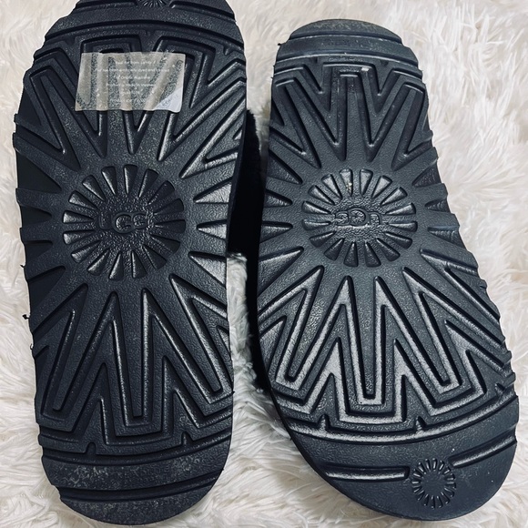 UGG Black Fuzzy Slide Sandals - Picture 5 of 7